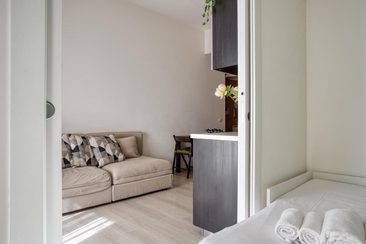 Joivy Vibrant 2Bed Apt With Balcony Milano Esterno foto